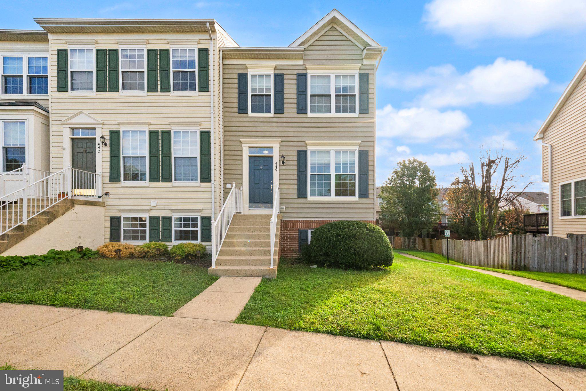 440 ANDROMEDA TERRACE NE