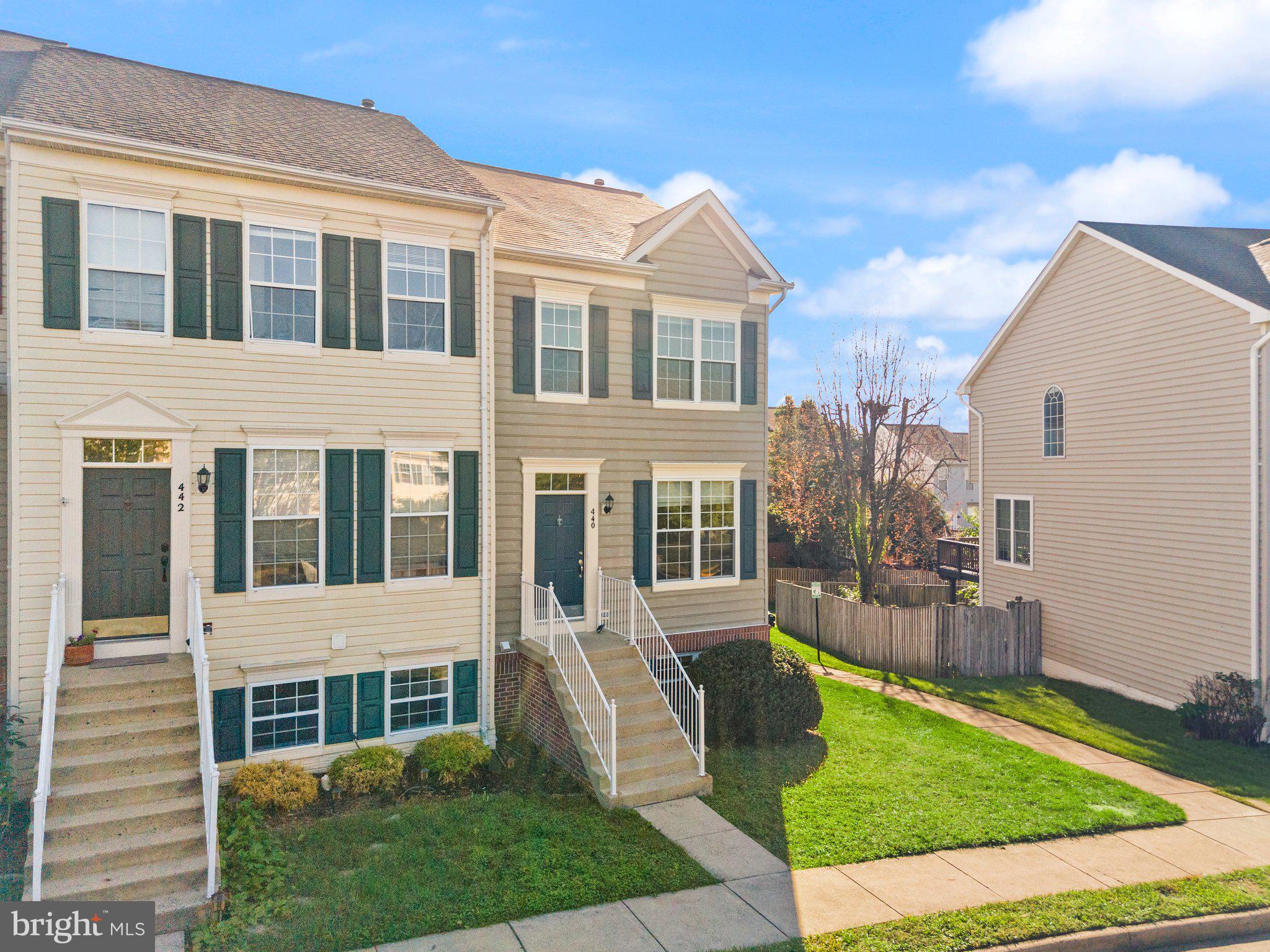 440 ANDROMEDA TERRACE NE