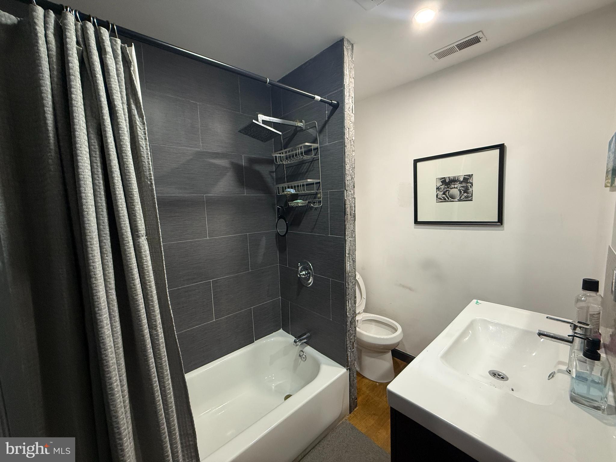 PASSYUNK SQUARE - Residential Income