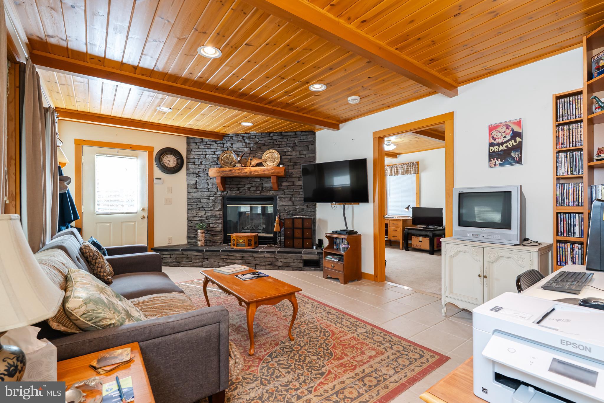 SLEEPY CREEK VIEW - Residential