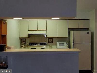 CLUSTERS AT WOODLAWN - Residential Lease