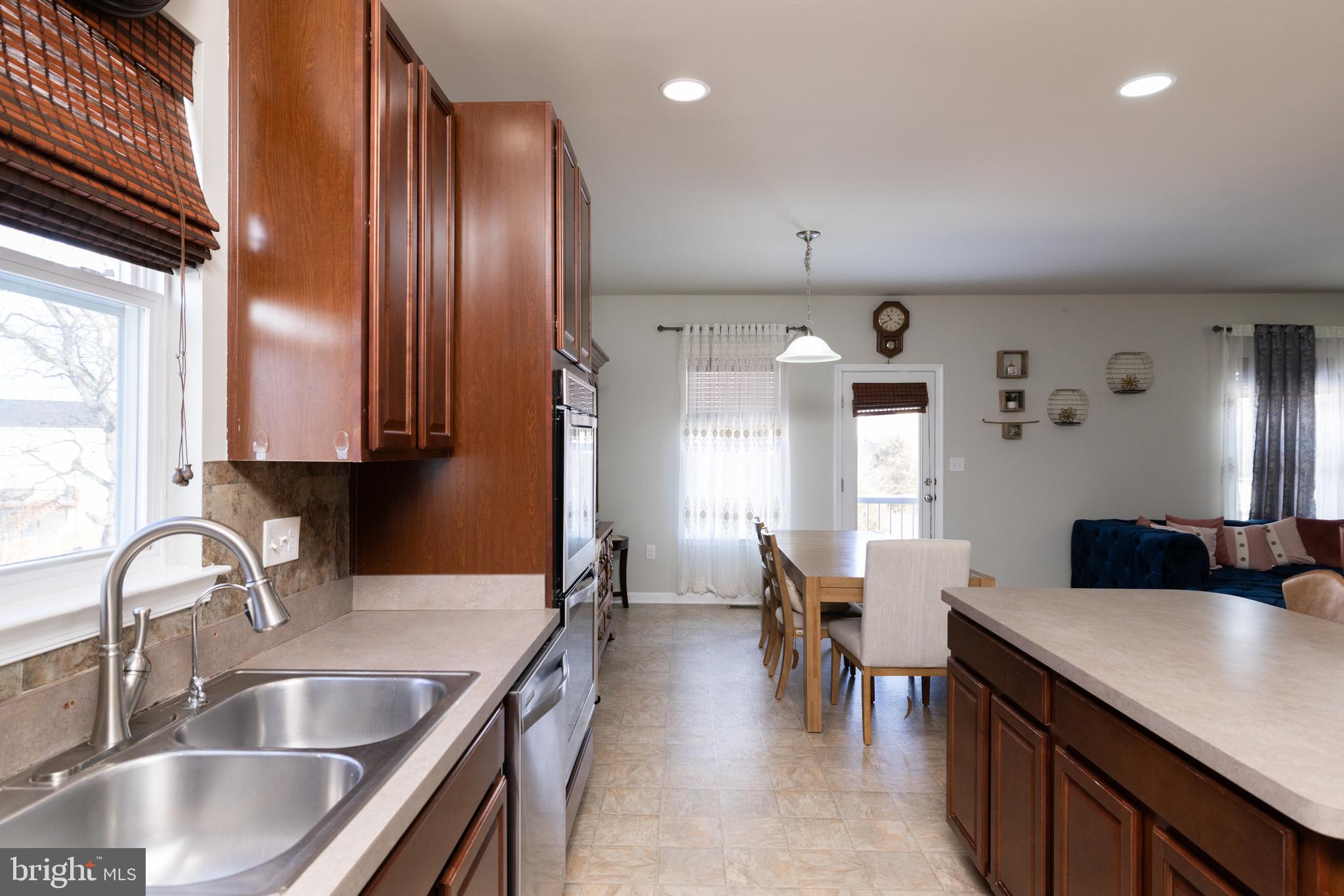 MEADOWS EDGE - Residential