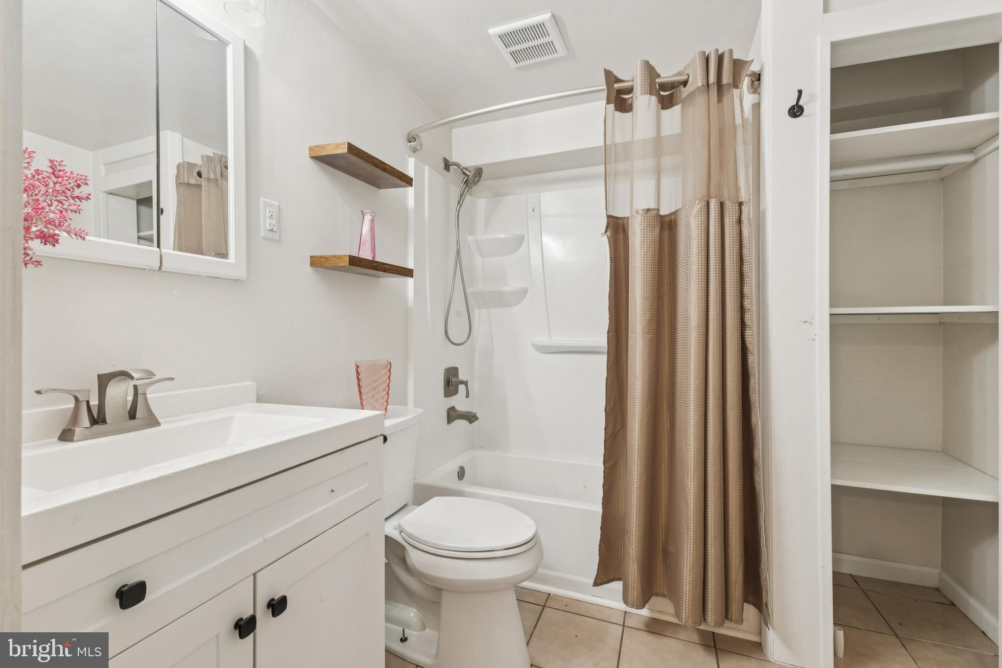 SHERATON HILLS - Residential