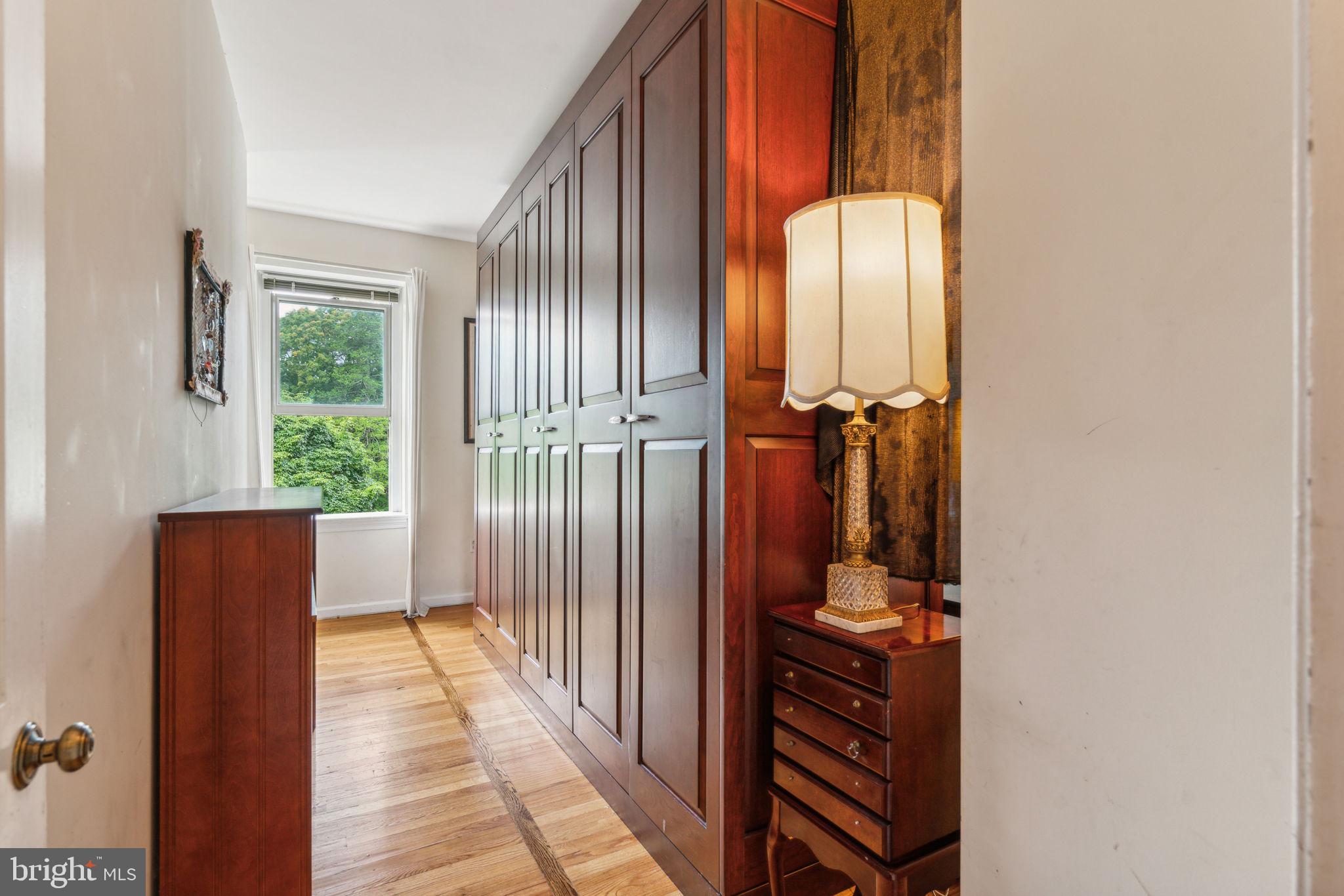 CHESTNUT HILL - Residential