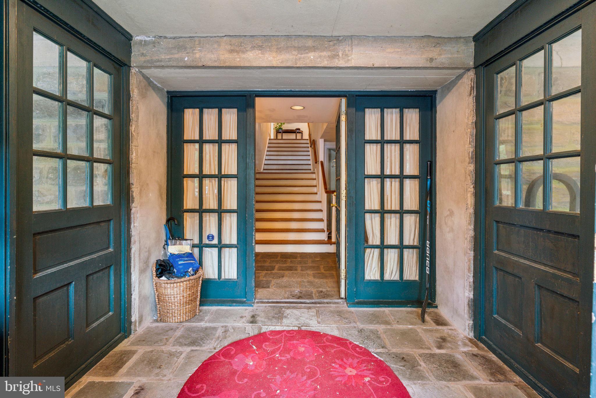 CHESTNUT HILL - Residential