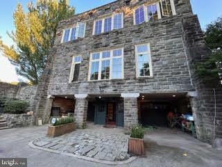 CHESTNUT HILL - Residential