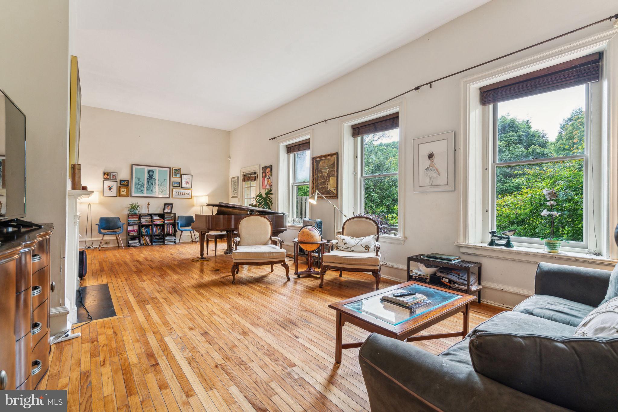 CHESTNUT HILL - Residential