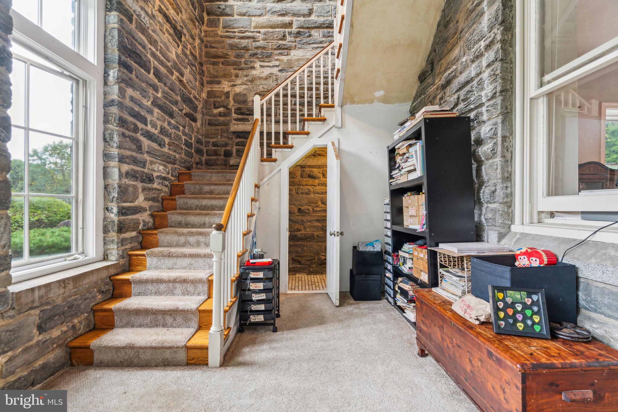 CHESTNUT HILL - Residential