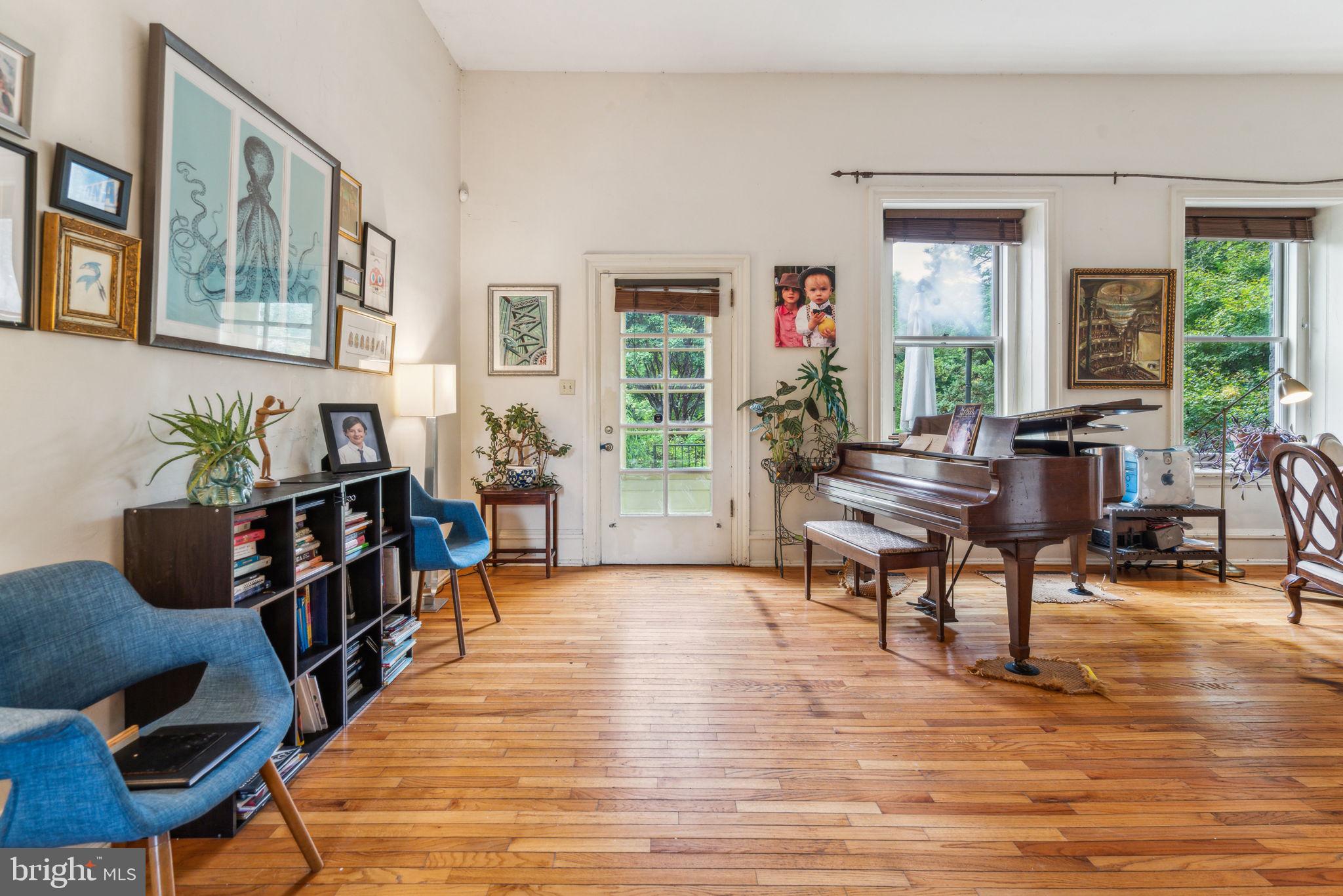 CHESTNUT HILL - Residential