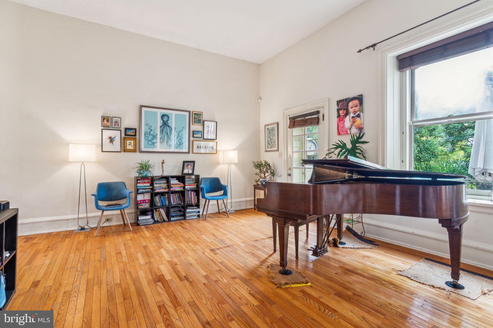 CHESTNUT HILL - Residential