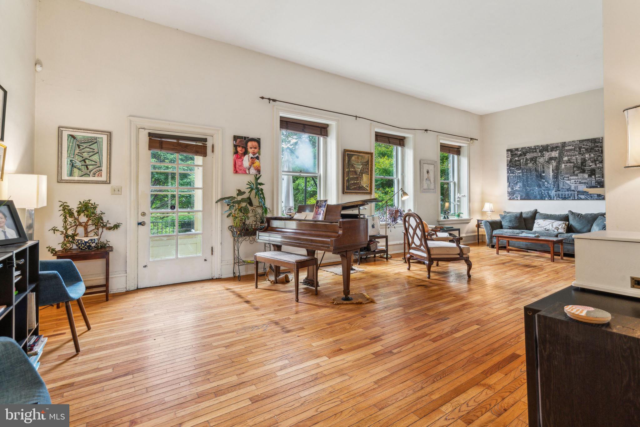 CHESTNUT HILL - Residential