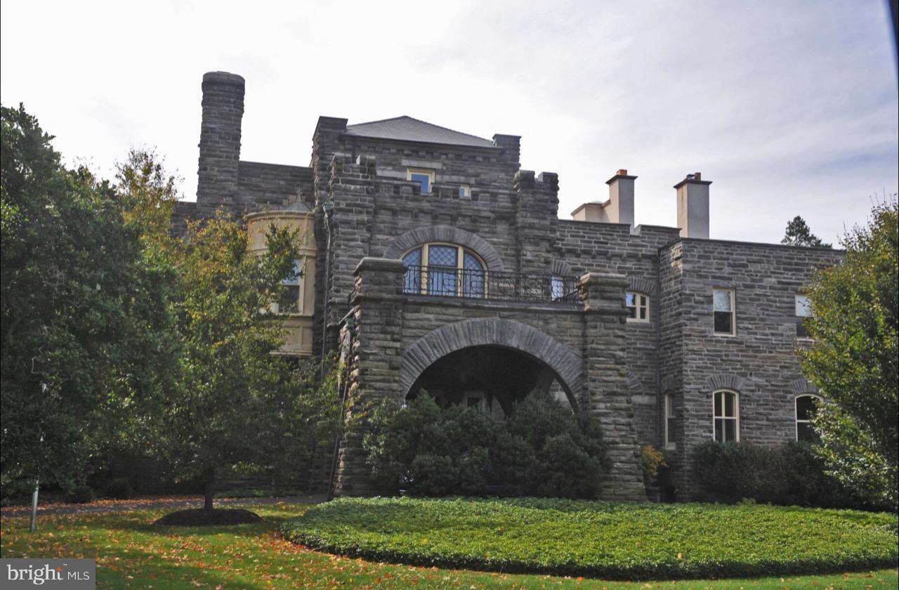 CHESTNUT HILL - Residential