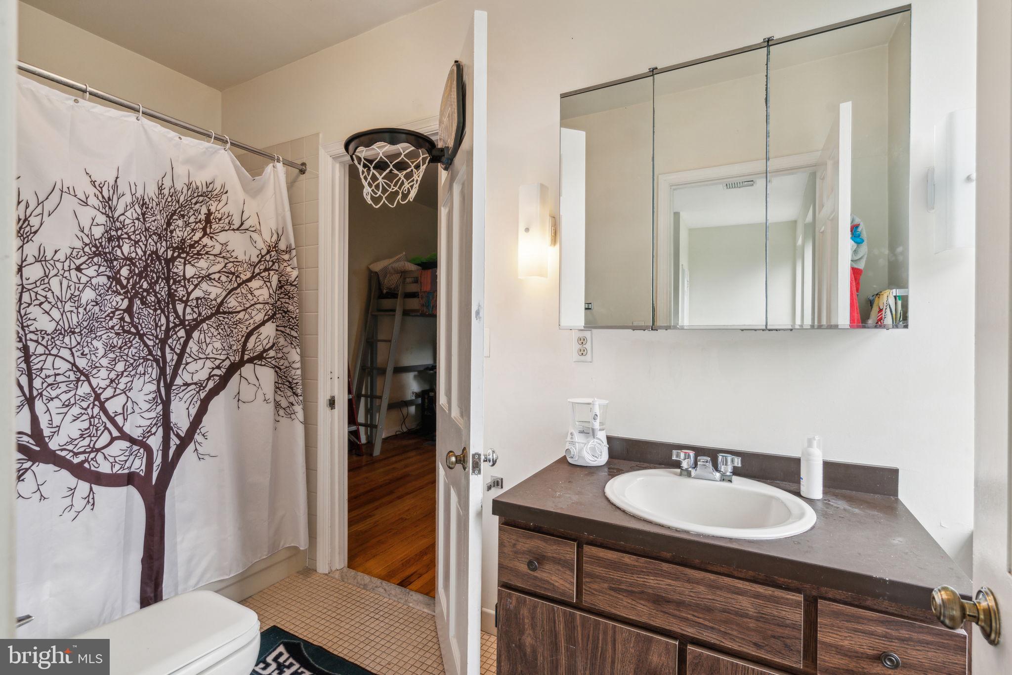 CHESTNUT HILL - Residential