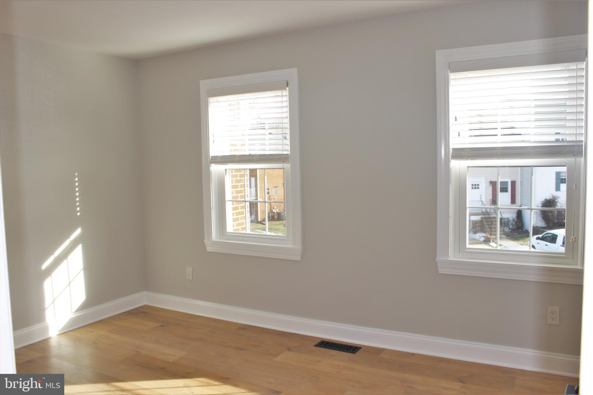 LEEDS SQUARE - Residential Lease