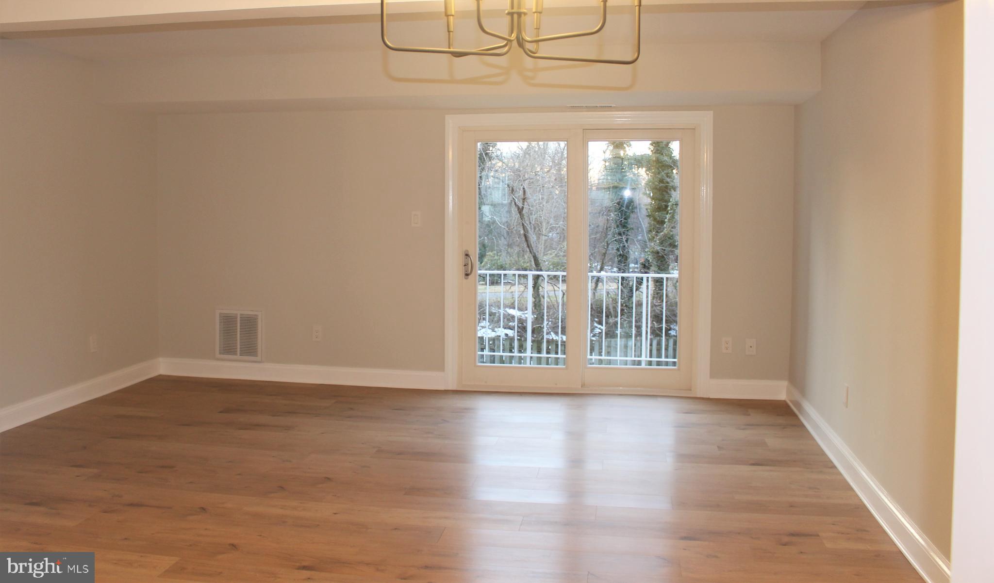 LEEDS SQUARE - Residential Lease