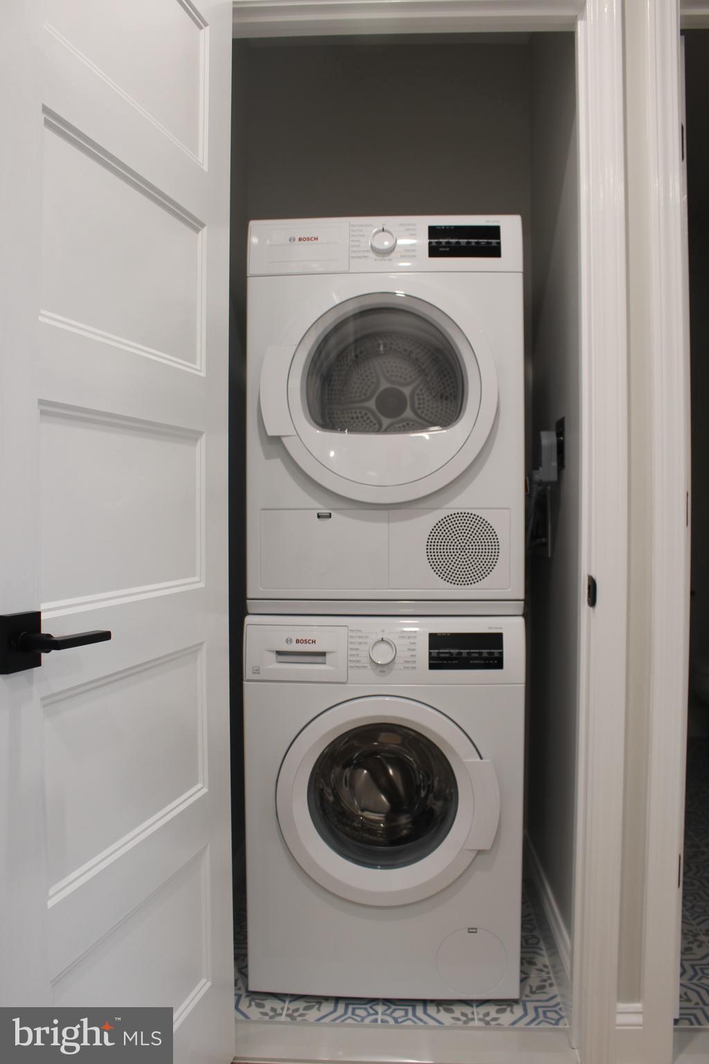 LEEDS SQUARE - Residential Lease