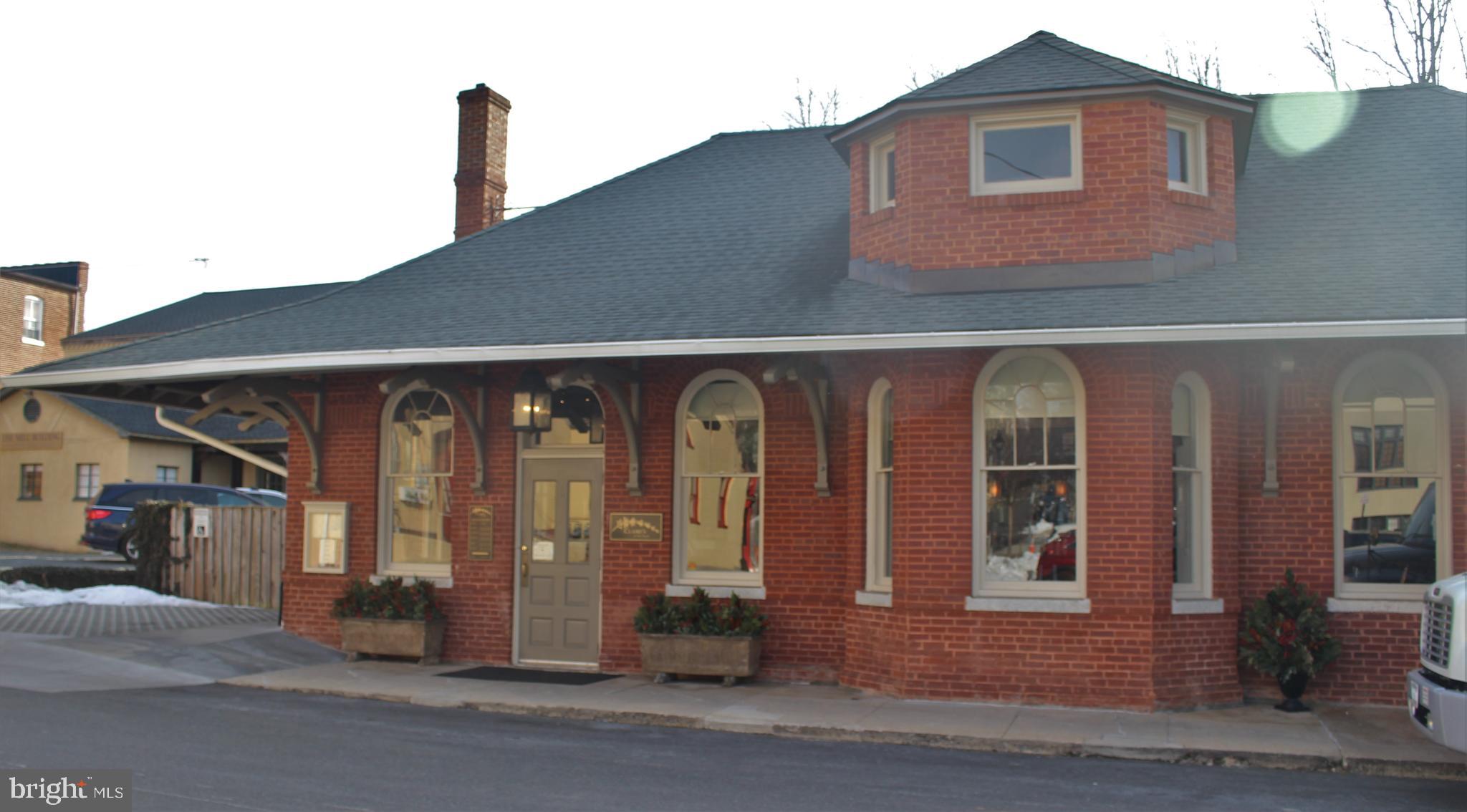 LEEDS SQUARE - Residential Lease