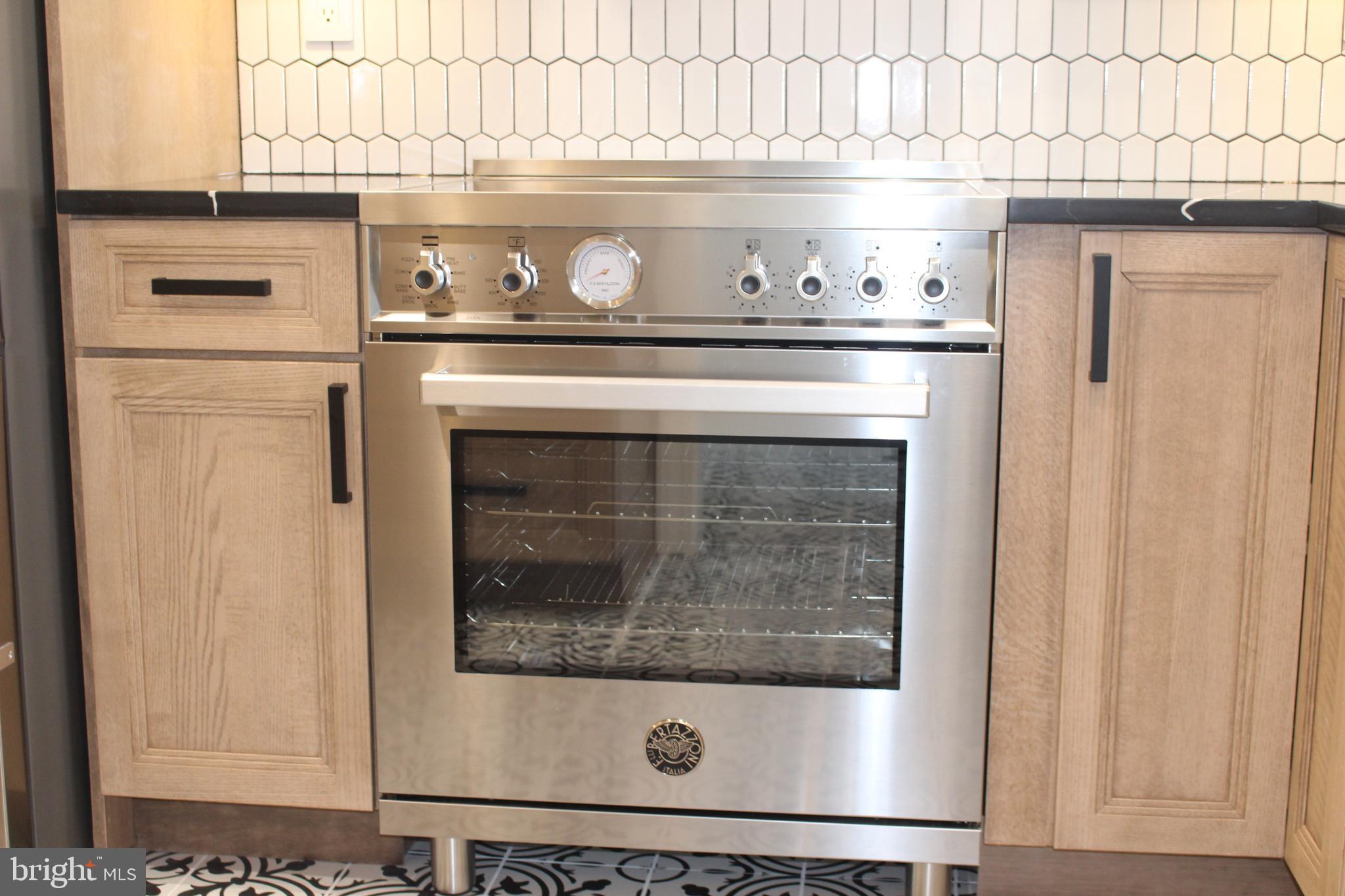 LEEDS SQUARE - Residential Lease