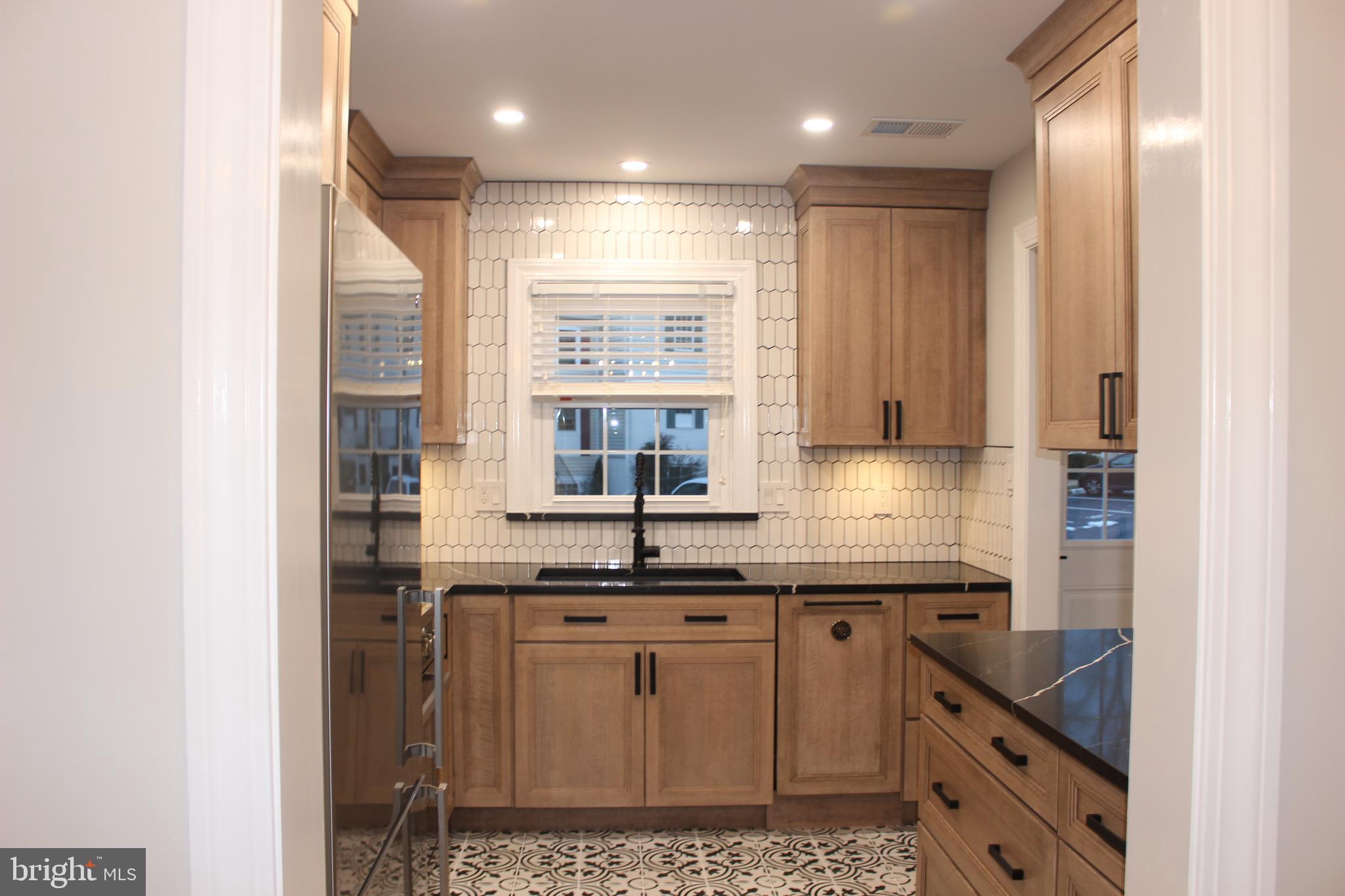 LEEDS SQUARE - Residential Lease