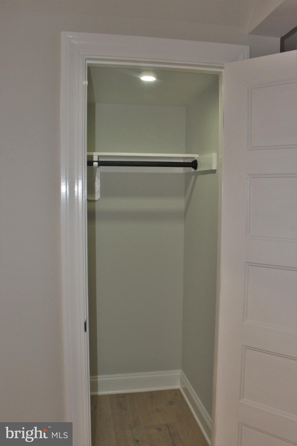 LEEDS SQUARE - Residential Lease