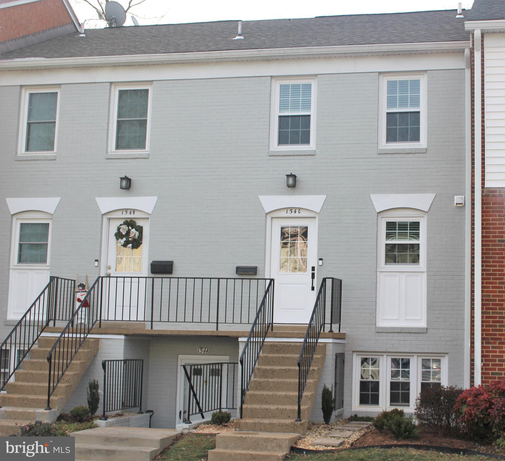 LEEDS SQUARE - Residential Lease