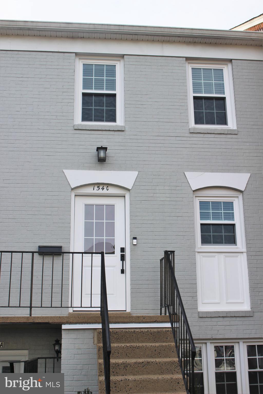 LEEDS SQUARE - Residential Lease