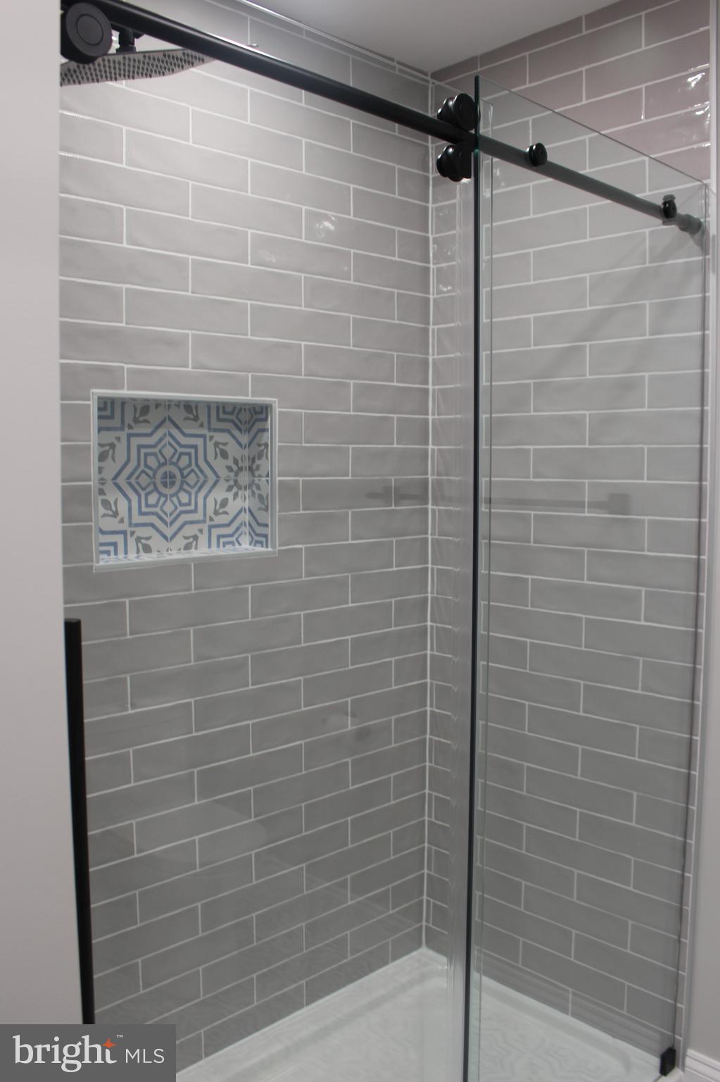 LEEDS SQUARE - Residential Lease