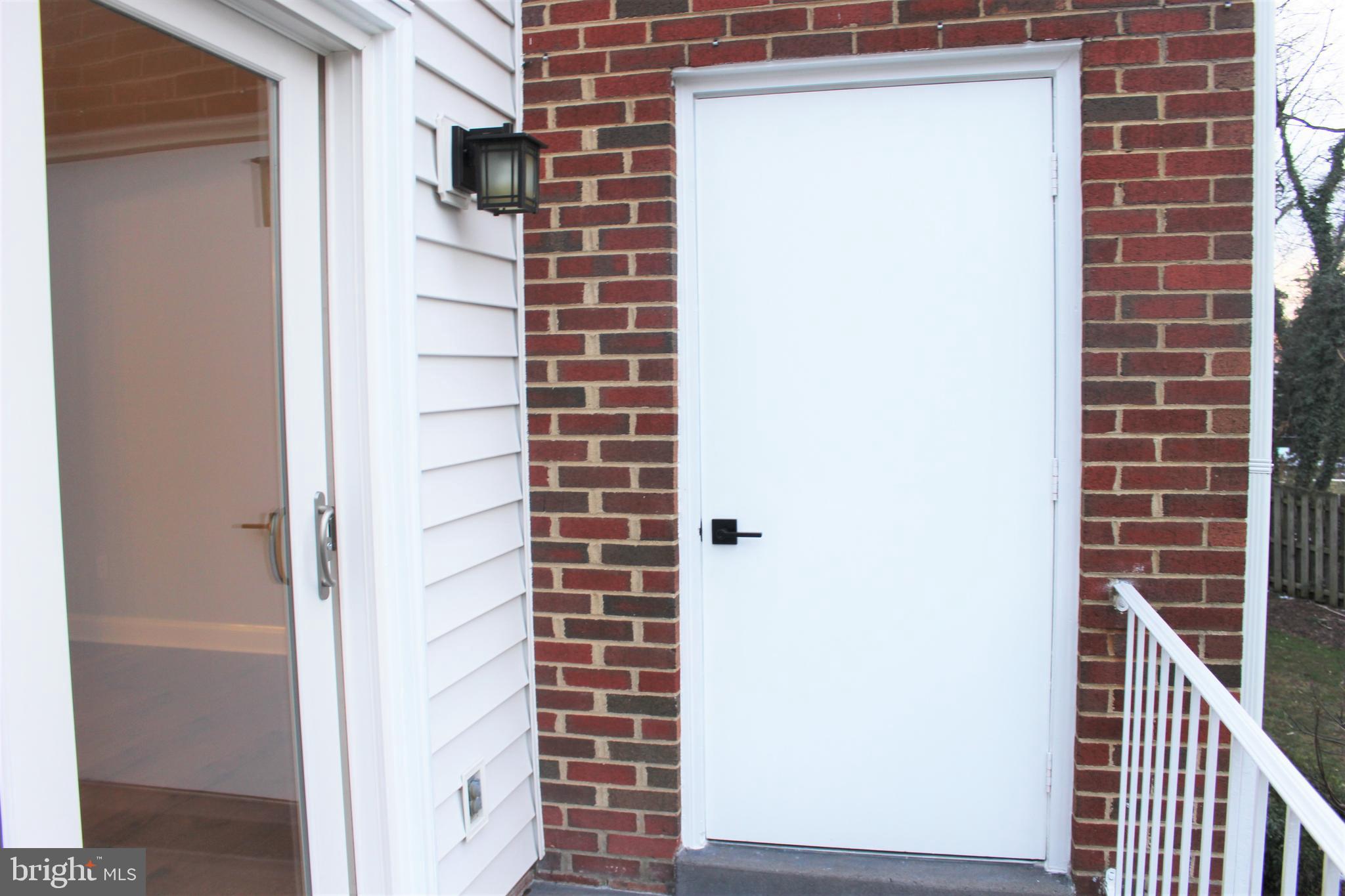 LEEDS SQUARE - Residential Lease