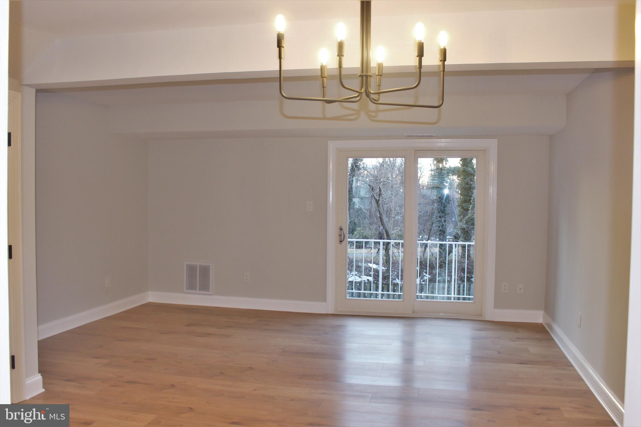 LEEDS SQUARE - Residential Lease