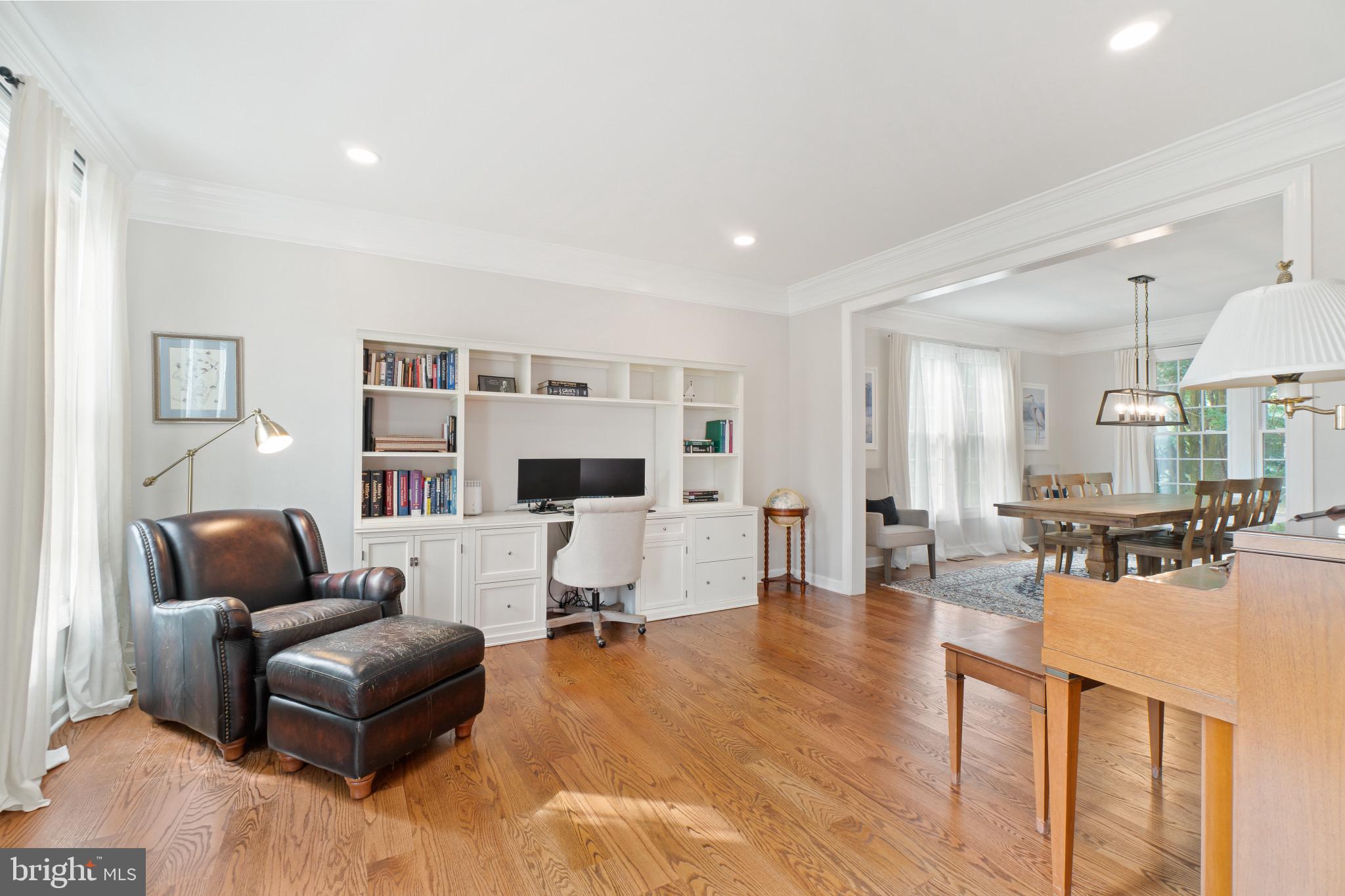 CRESTWOOD - Residential