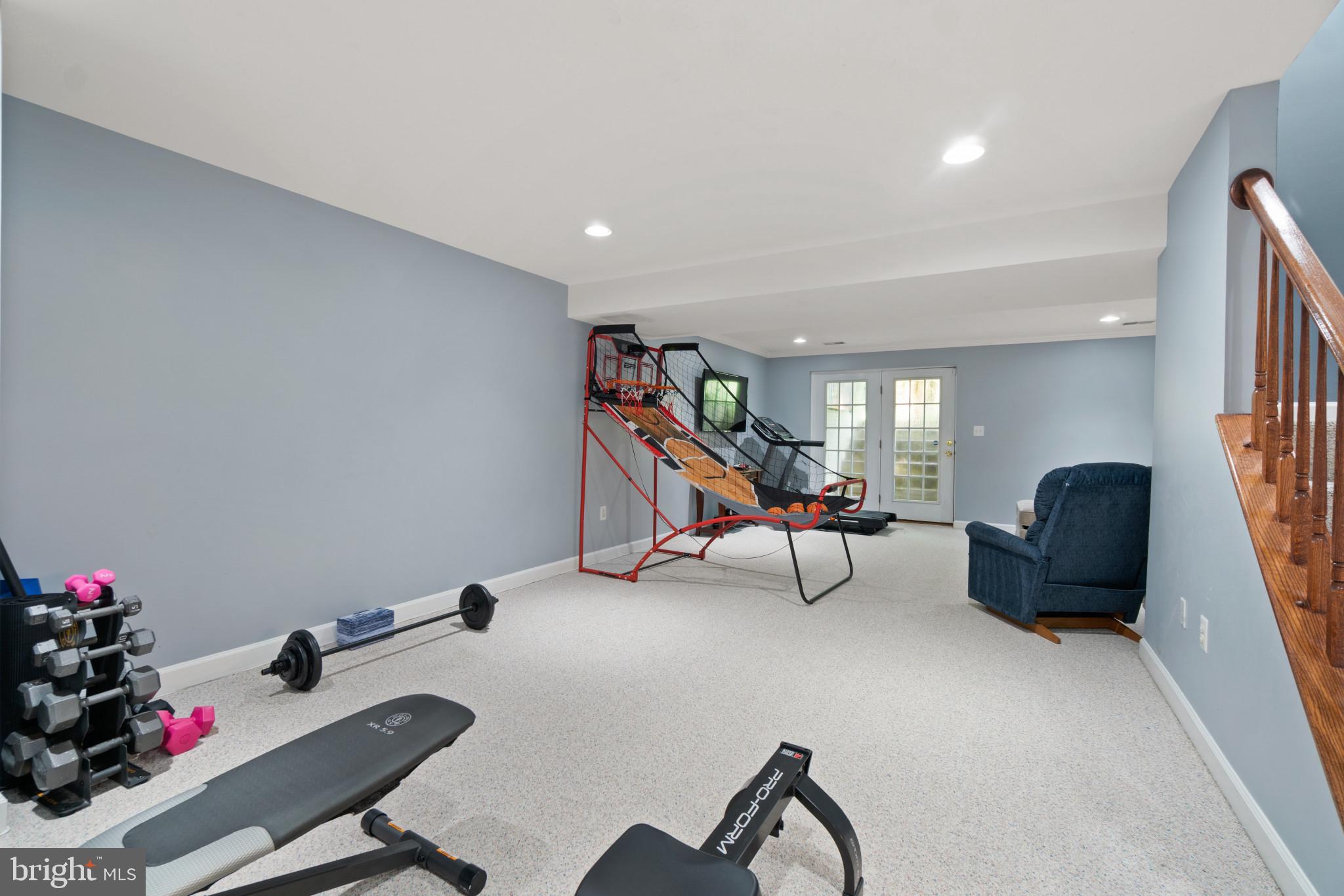 CRESTWOOD - Residential