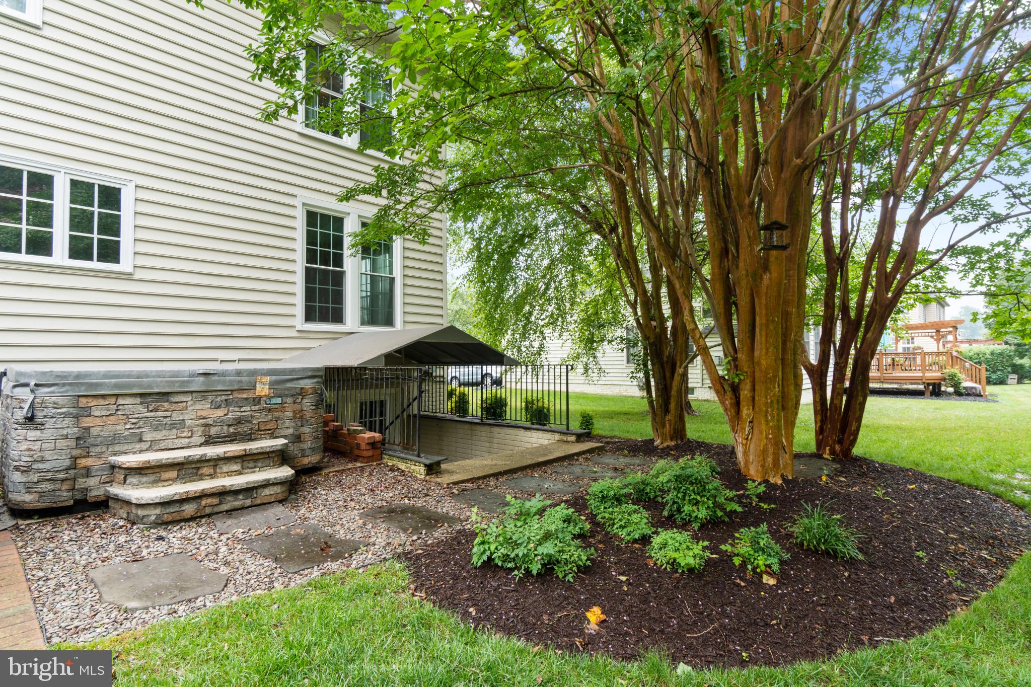 CRESTWOOD - Residential