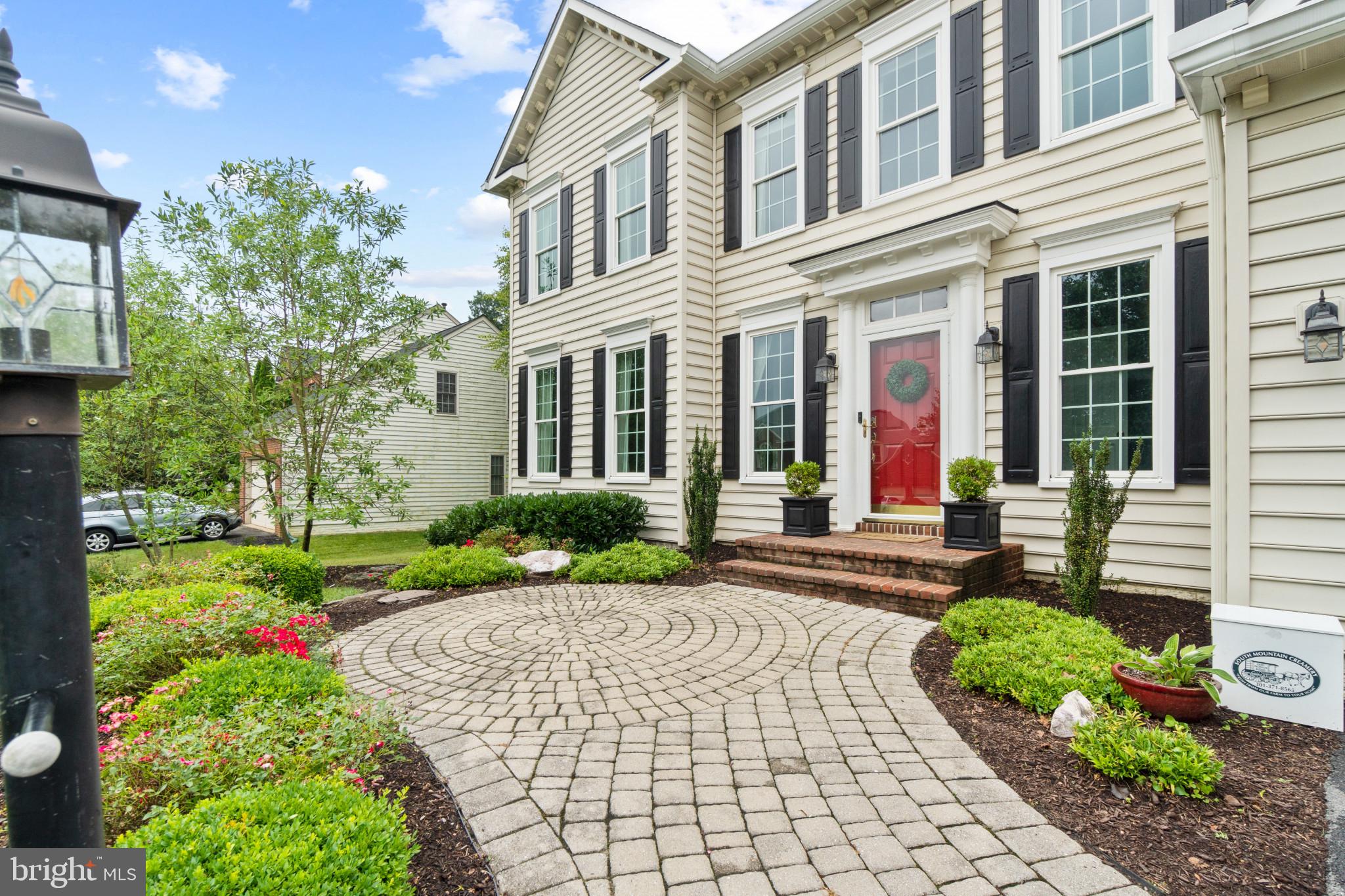 CRESTWOOD - Residential