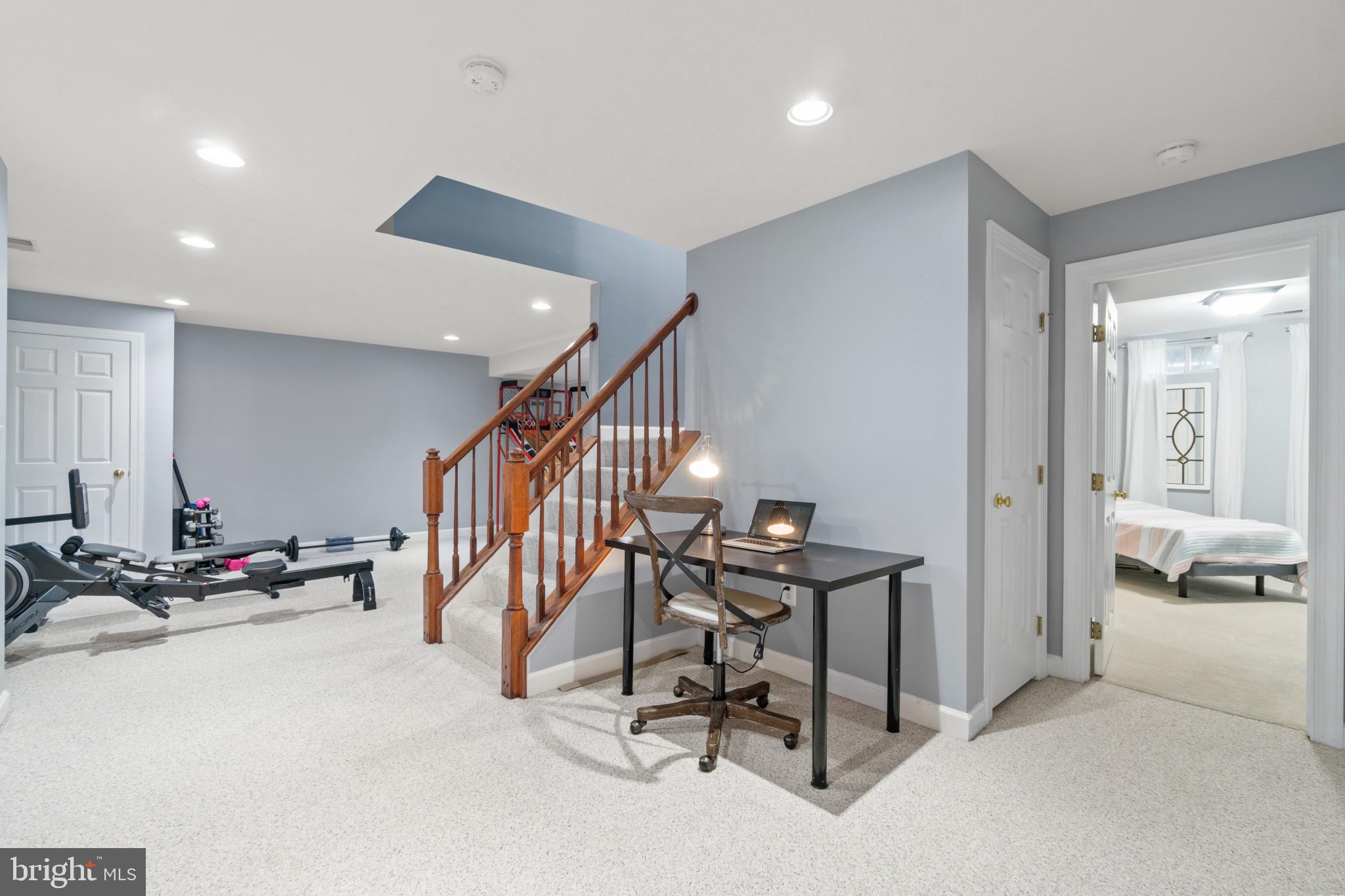 CRESTWOOD - Residential