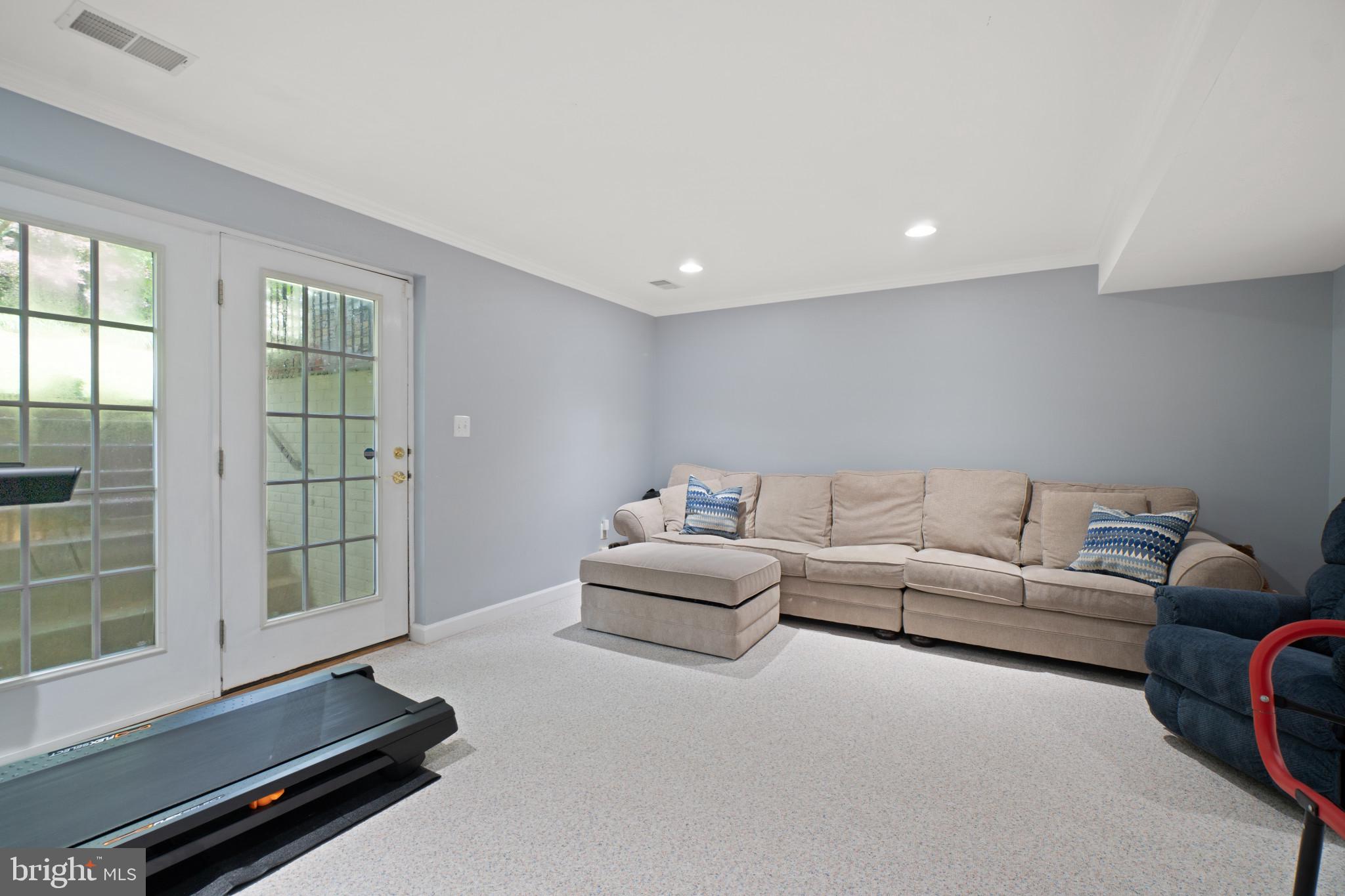 CRESTWOOD - Residential