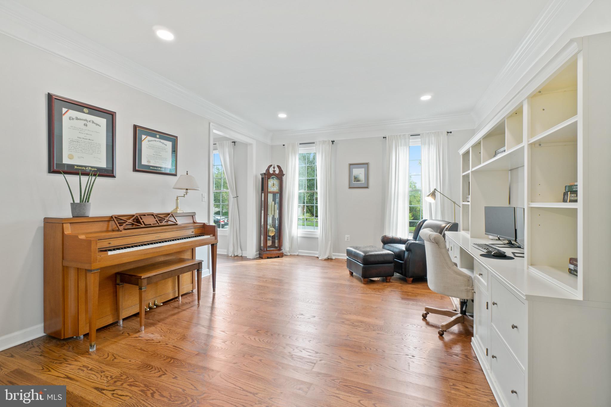 CRESTWOOD - Residential