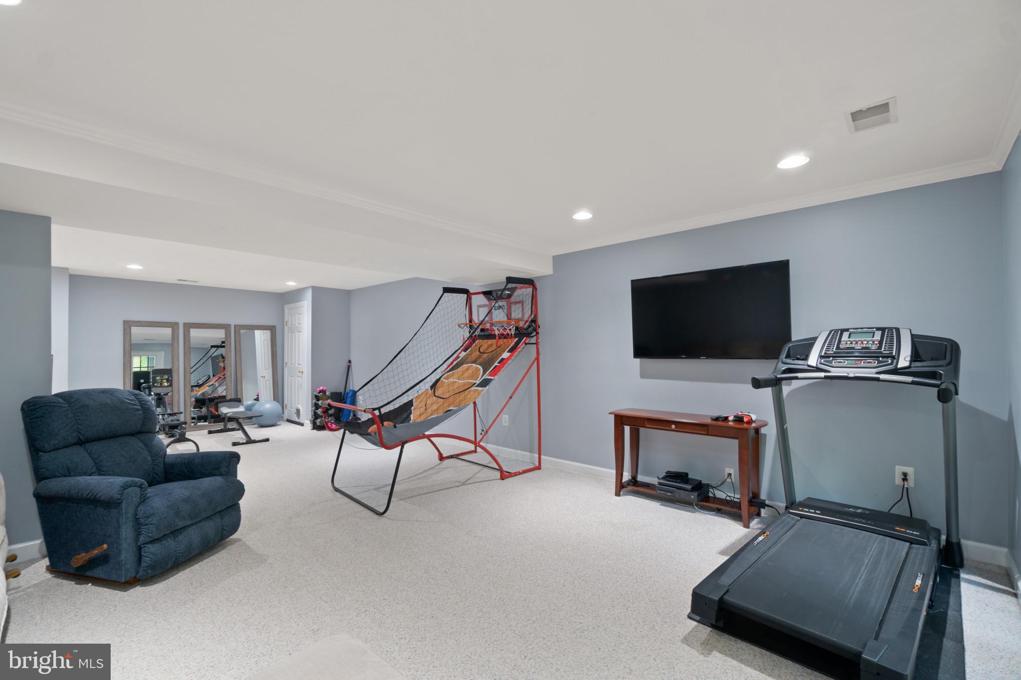 CRESTWOOD - Residential