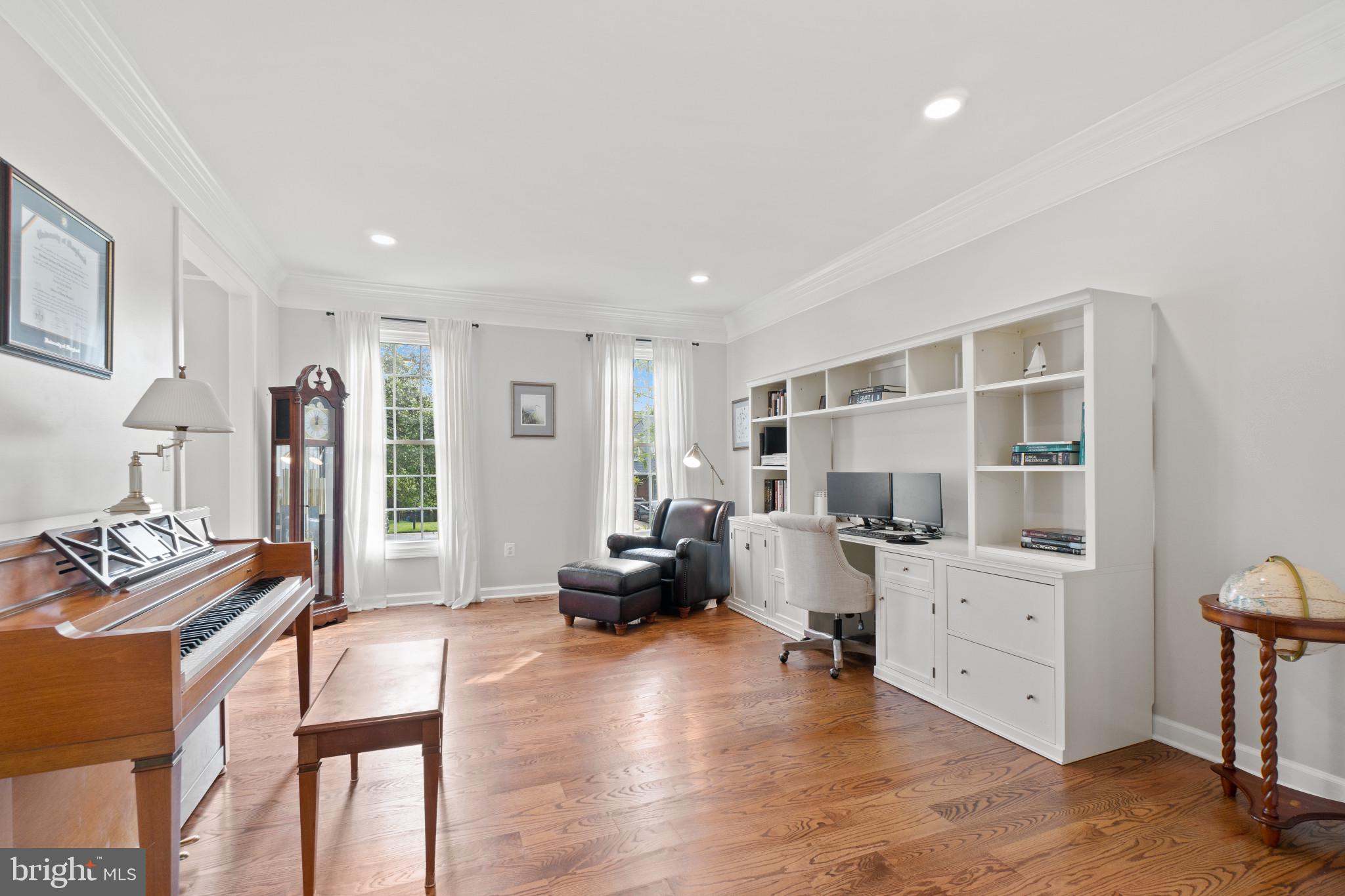 CRESTWOOD - Residential