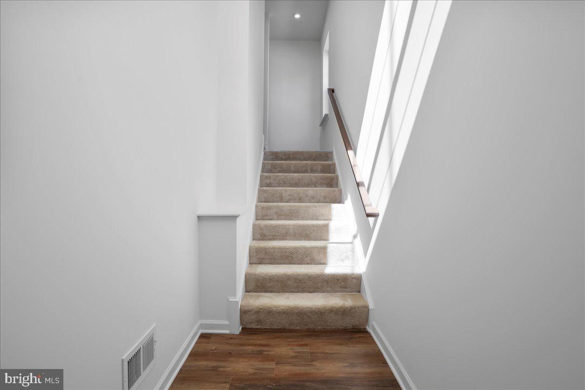 OVERLOOK AT RIVERSIDE TOWNHOMES - Residential Lease