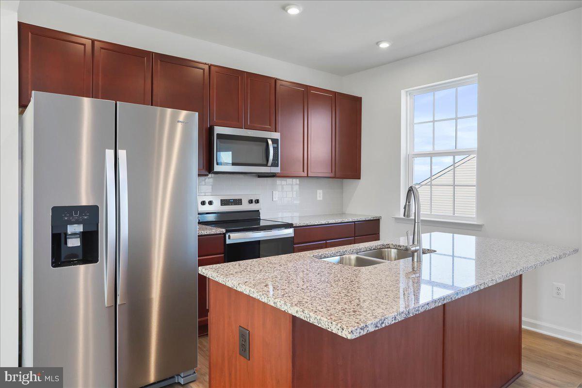 OVERLOOK AT RIVERSIDE TOWNHOMES - Residential Lease