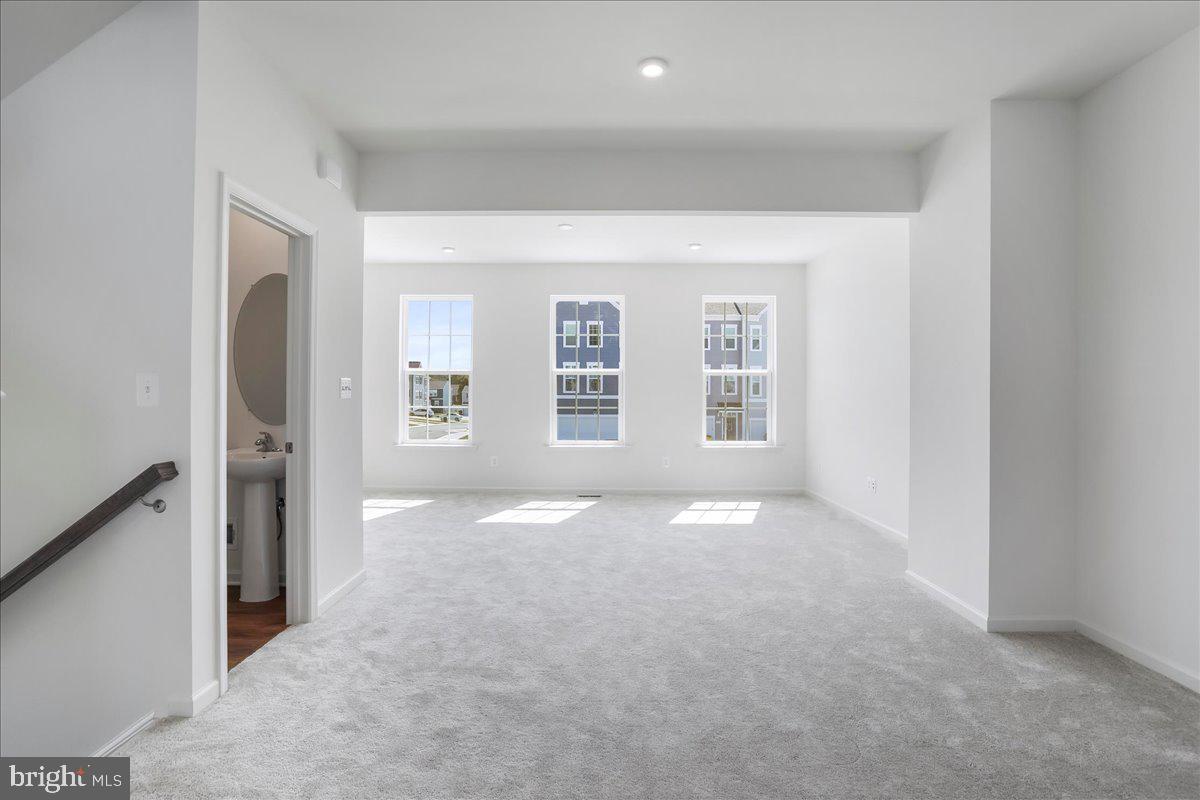 OVERLOOK AT RIVERSIDE TOWNHOMES - Residential Lease