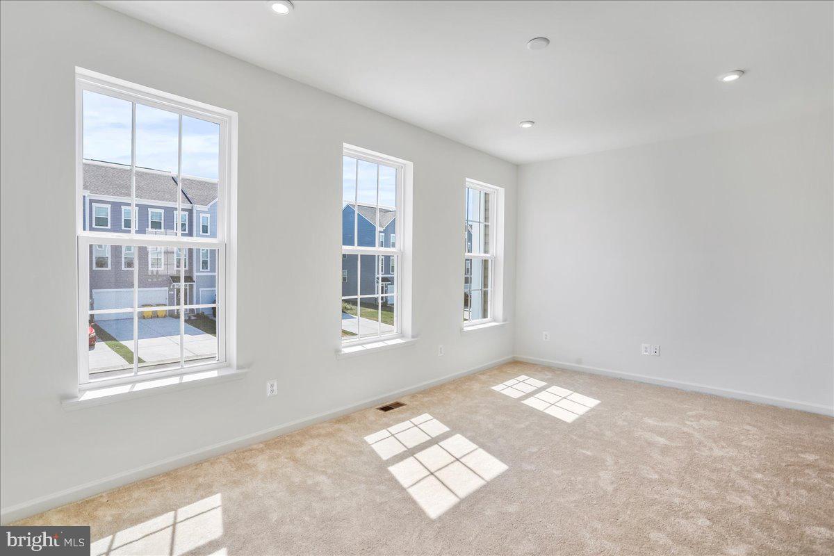 OVERLOOK AT RIVERSIDE TOWNHOMES - Residential Lease