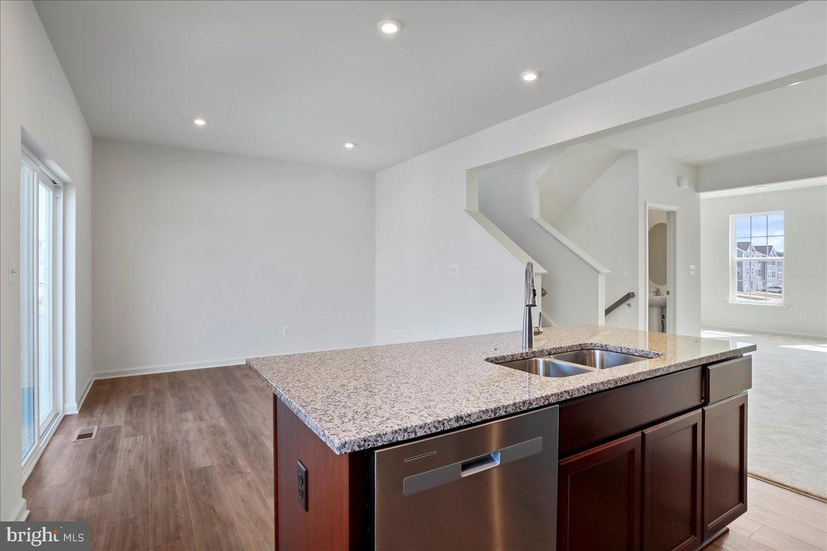 OVERLOOK AT RIVERSIDE TOWNHOMES - Residential Lease