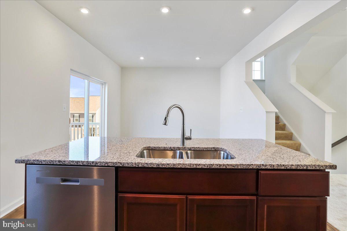 OVERLOOK AT RIVERSIDE TOWNHOMES - Residential Lease