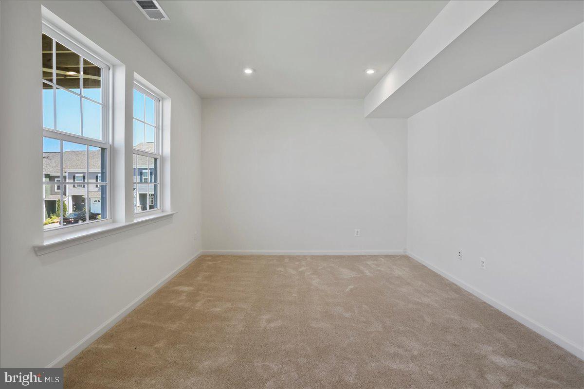 OVERLOOK AT RIVERSIDE TOWNHOMES - Residential Lease