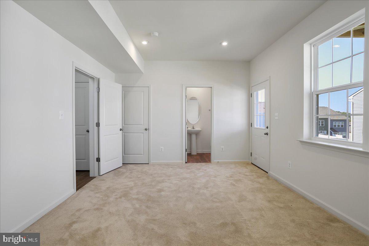 OVERLOOK AT RIVERSIDE TOWNHOMES - Residential Lease