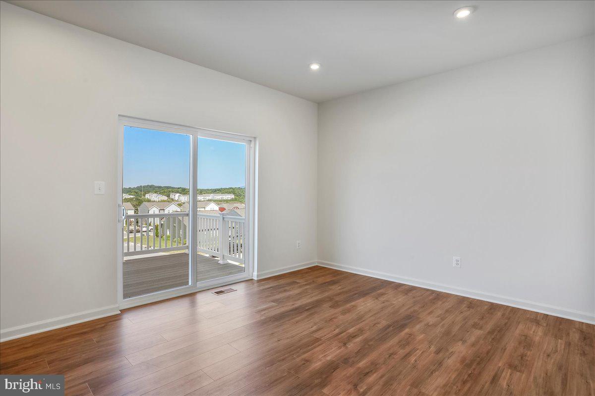 OVERLOOK AT RIVERSIDE TOWNHOMES - Residential Lease