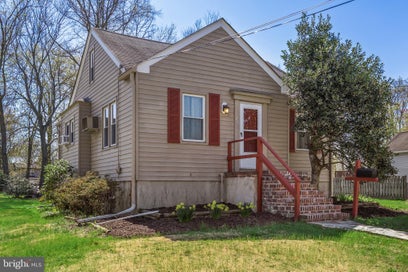 28 W CENTER AVENUE MAPLE SHADE NJ 08052