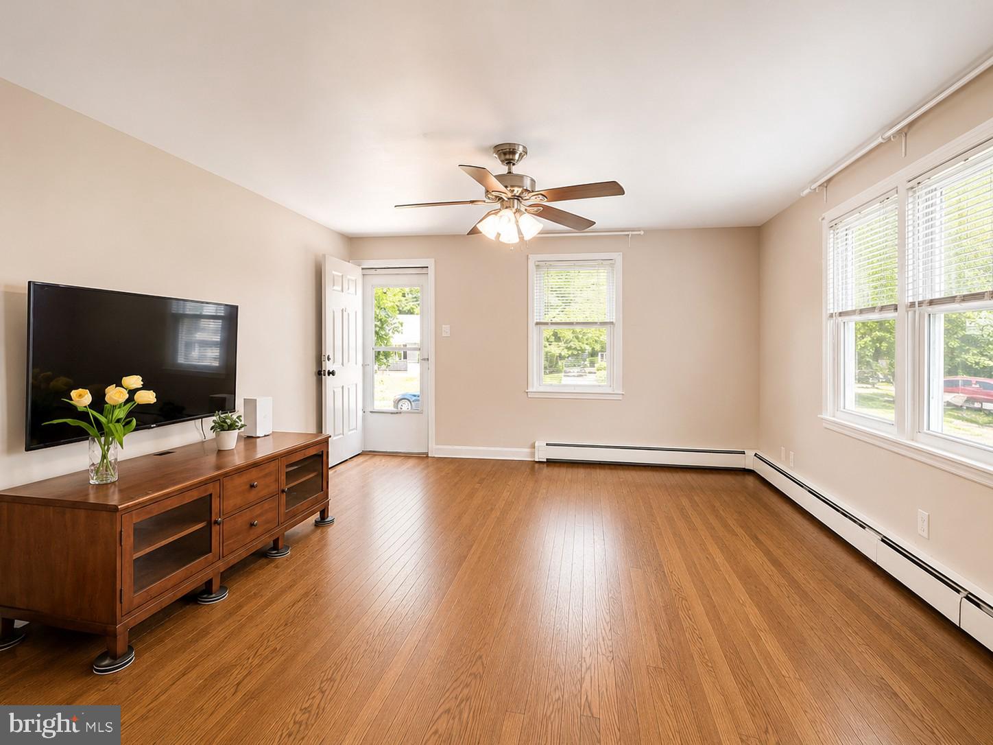 28 W CENTER AVENUE
