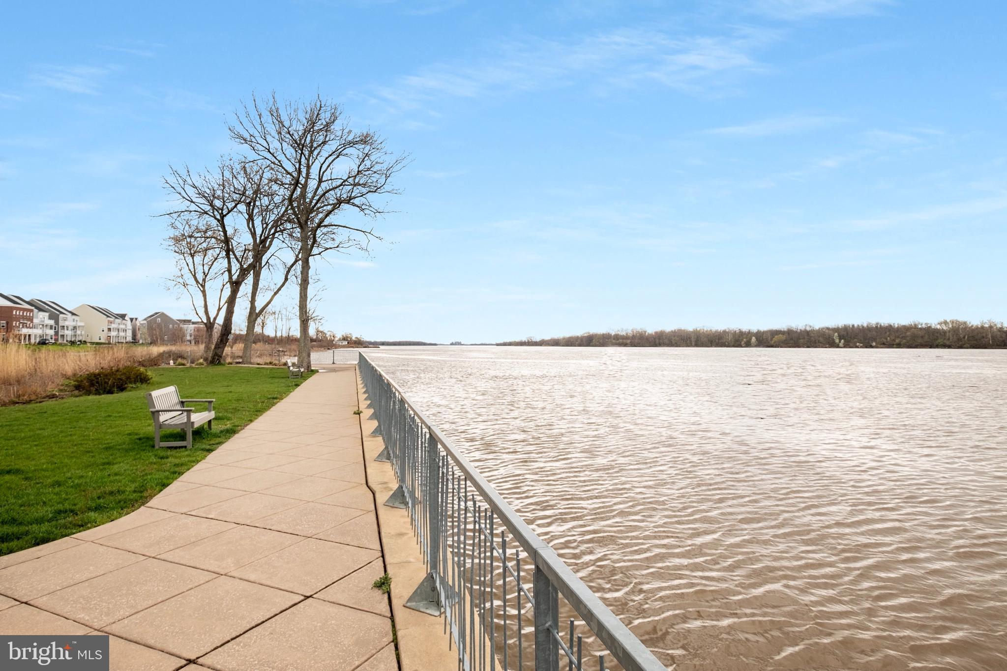 WATERSIDE - Residential